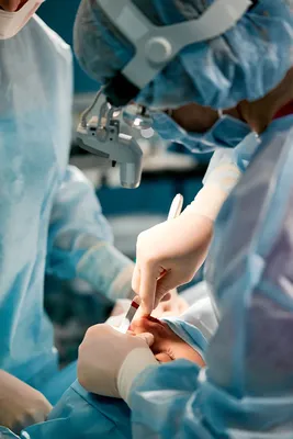Clinic equipped for eye surgery in Mexico with advanced technology, trained staff, and safe procedures to correct vision problems.